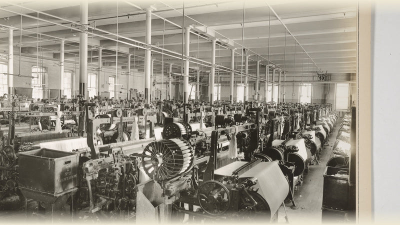 Automatic looms weaving cotton, Weave Room No. 2, John Farnum Co., Philadelphia, 1918. NARA. Public domain.