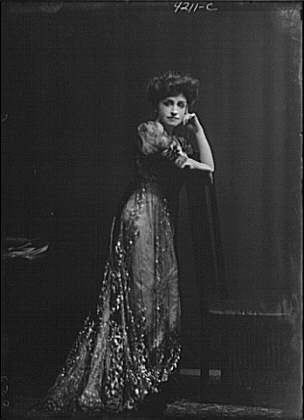 Muriel Strode portrait