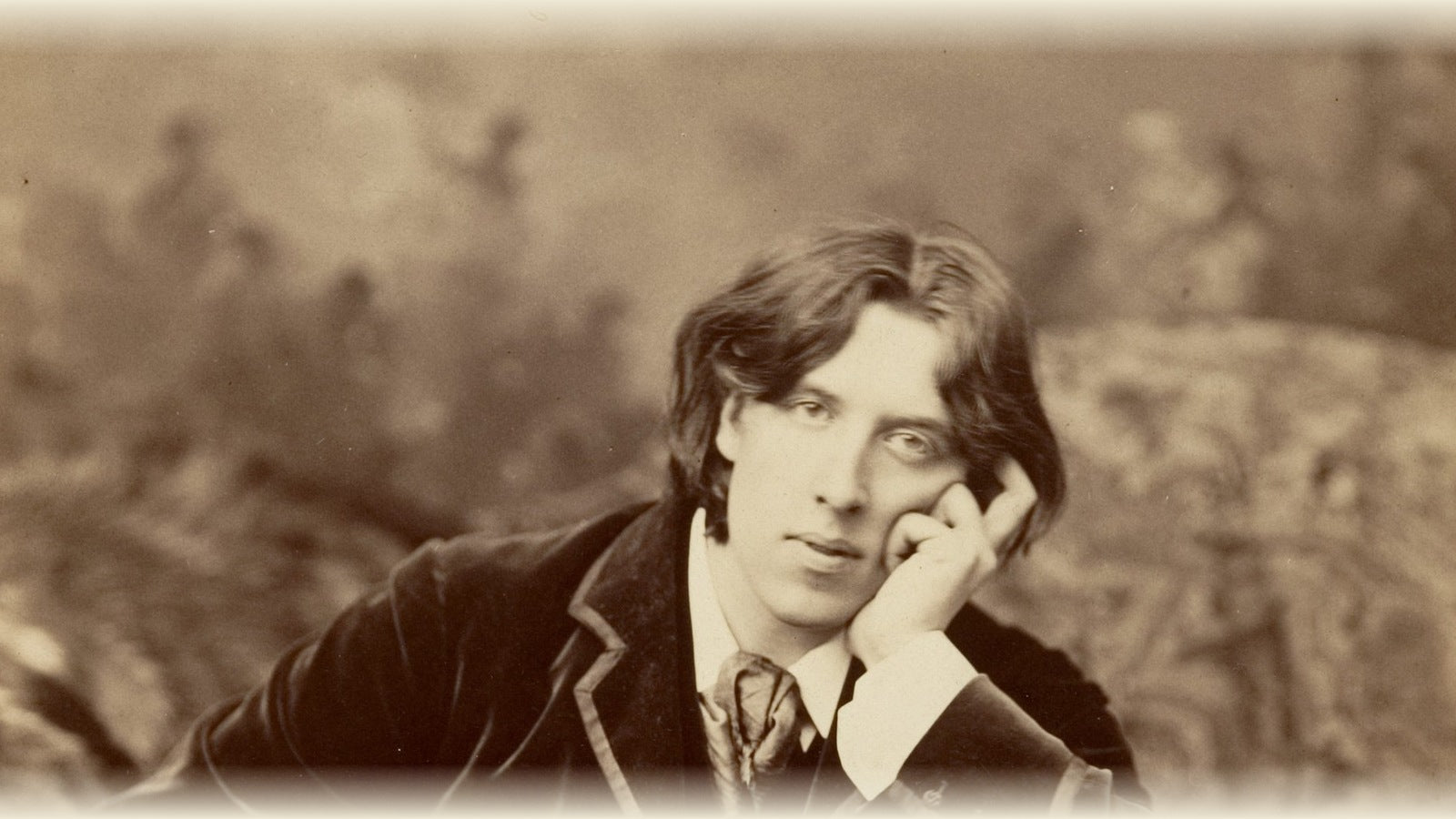 Oscar Wilde, photographed by Napoleon Sarony, New York, 1882 — taken during Wilde's American lecture tour. Public domain.
