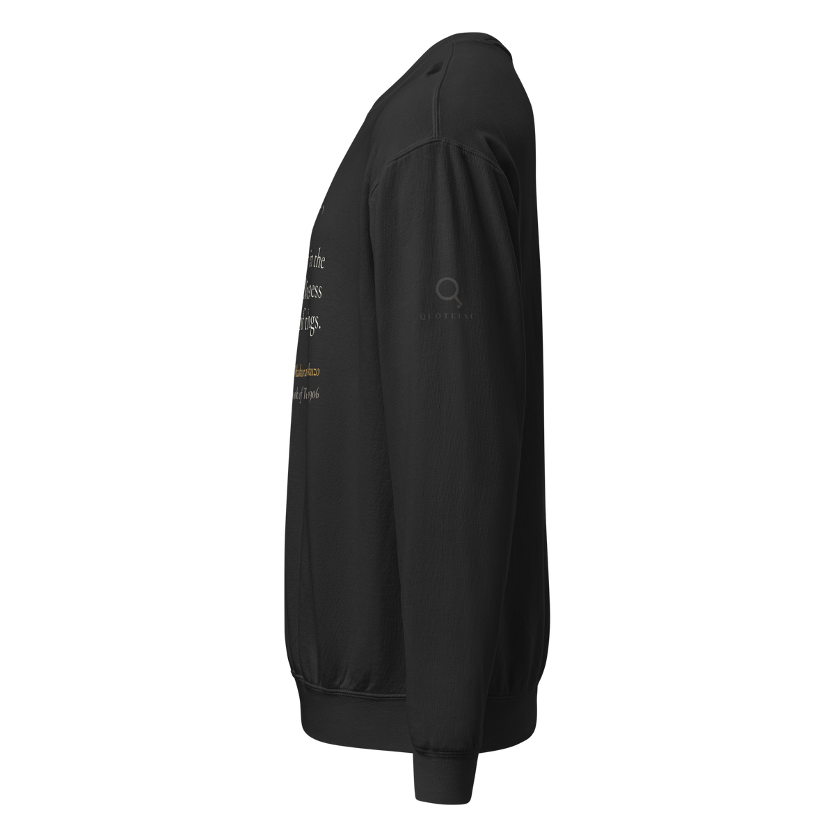 Black fleece sweatshirt, left side: plain sleeve with a small Quoteiac logo, print on the front edge.